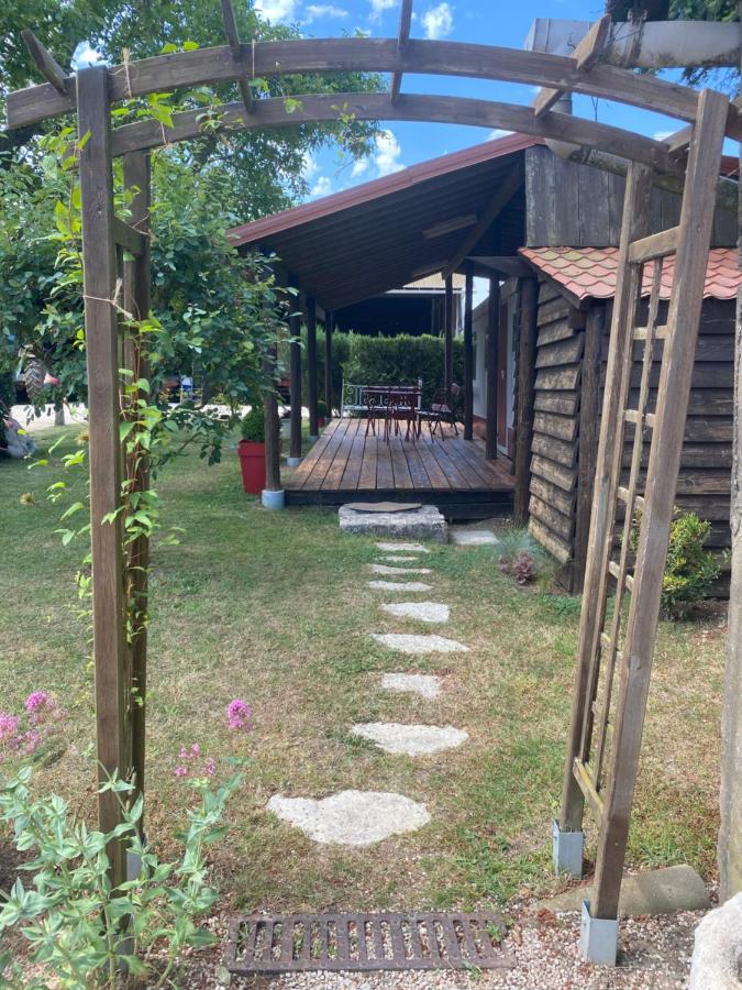 Mobilhome Sous Chalet En Bois A La Ferme Josnes Экстерьер фото