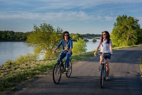 Mobilhome Sous Chalet En Bois A La Ferme Josnes Экстерьер фото